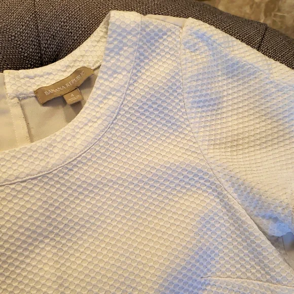 Banana Republic textured white blouse Sz Small *2 FREE Solar-Powered Dancing Toy - Picture 3 of 17